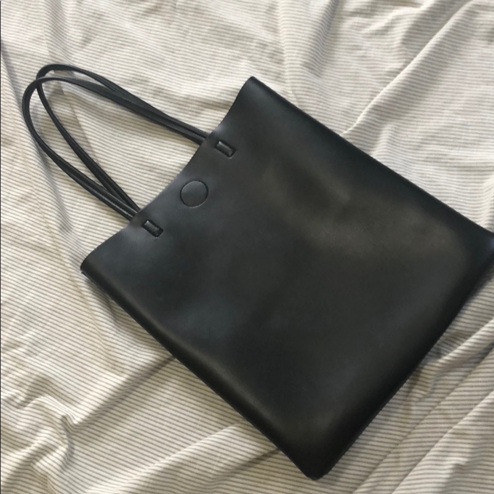 Black minimalist tote